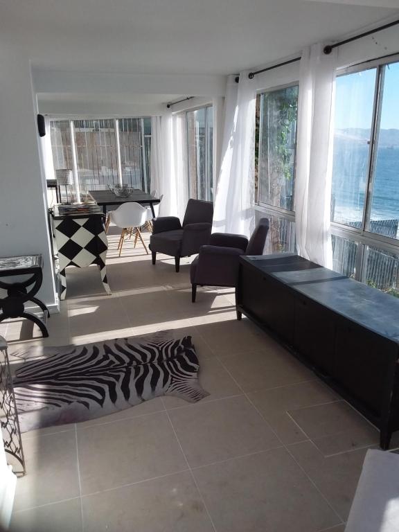 Posezení v ubytování Piso completo tipo loft independiente y vista de primera linea