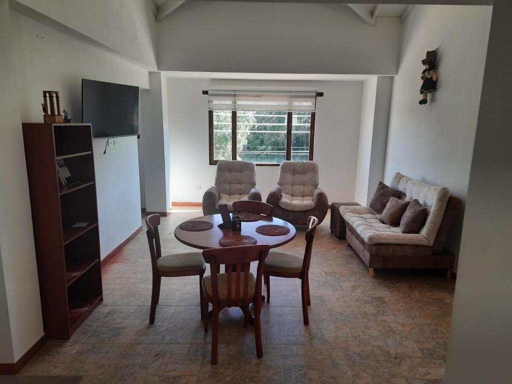 a living room with a table and a couch at Tranquilo apartamento en Sachica in Sáchica