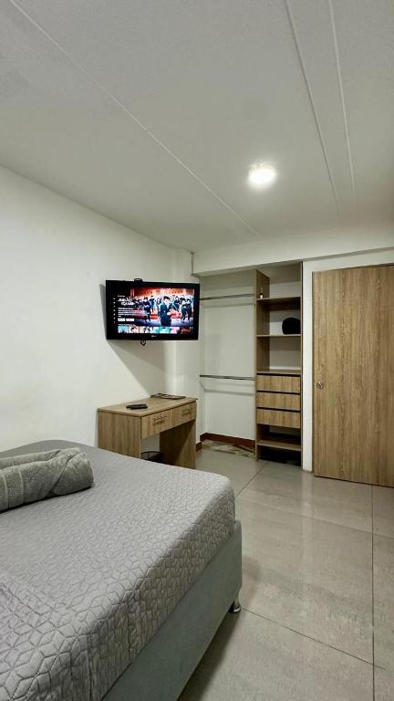 TV a/nebo společenská místnost v ubytování HOSTELFC CORFERIAS