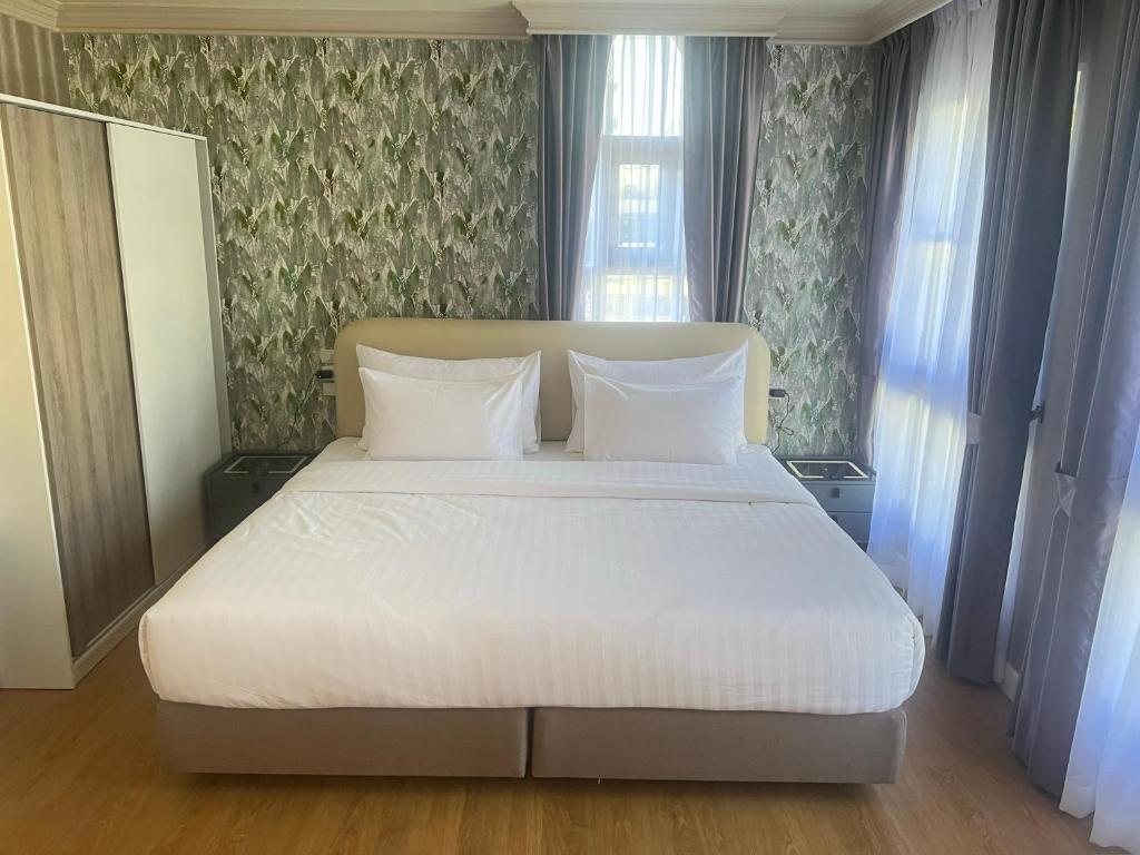 V20 Boutique Jacuzzi Hotel - King Suite With Spa Bath