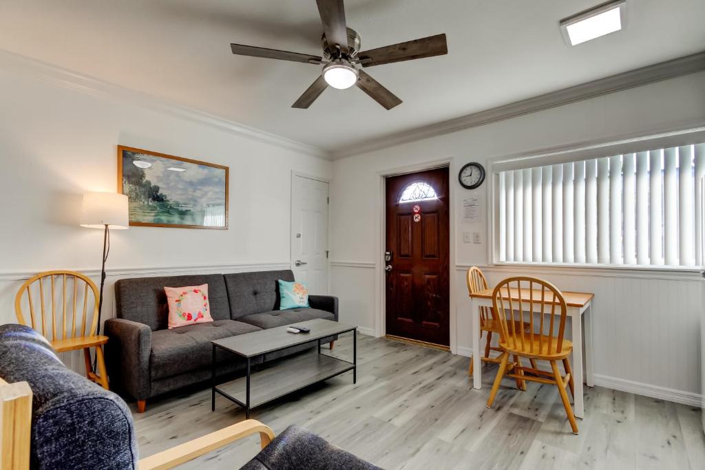 Carousel Suites -Redington Shores - 一室公寓 - 带大号床