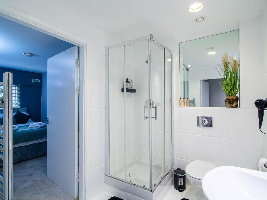 2-bed Apartment Leeds Cental 2 Min To Train Station 6