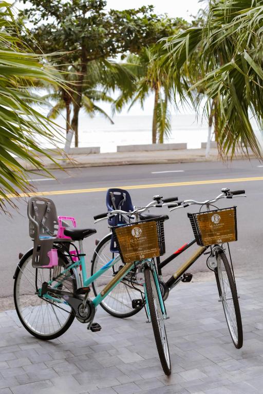 Jízda na kole v ubytování Le Sands Oceanfront Danang Hotel nebo okolí