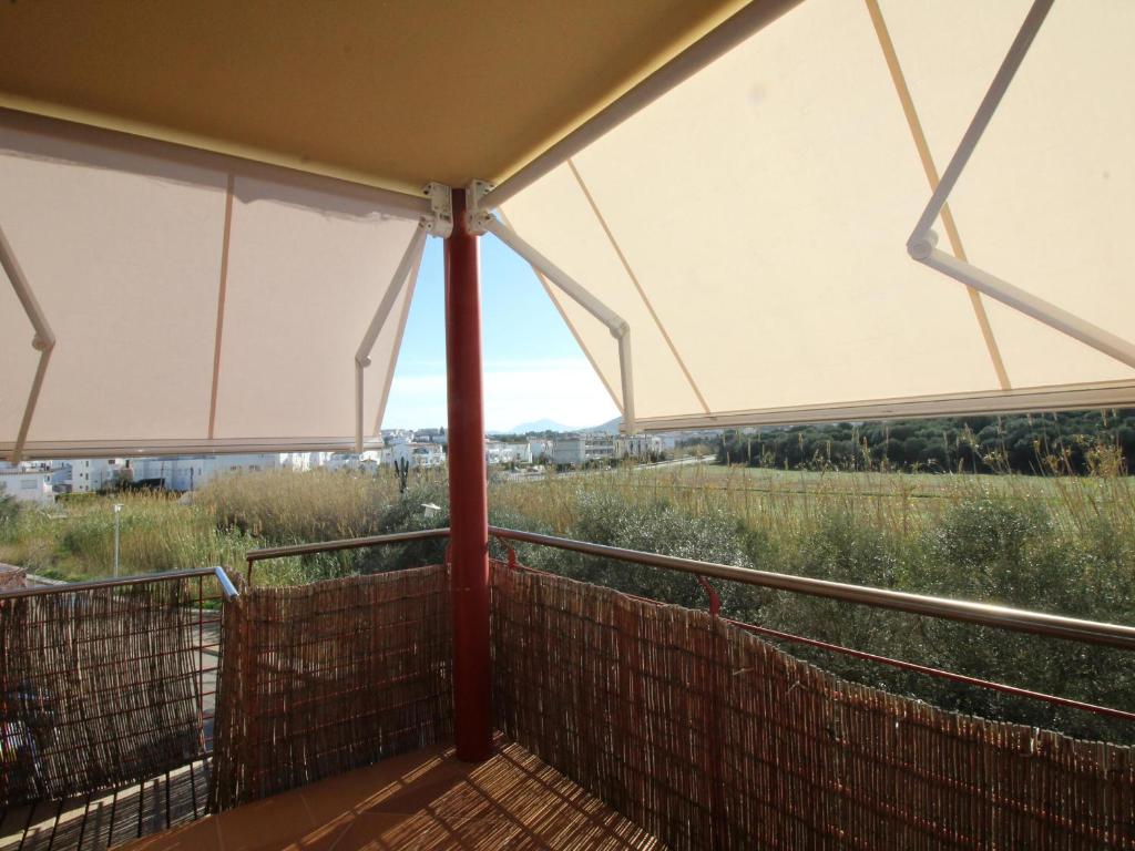 Balkón alebo terasa v ubytovaní SANT JORDI - Apartamento con vistas la montaña, piscina comunitaria y garaje. - ES-228-44