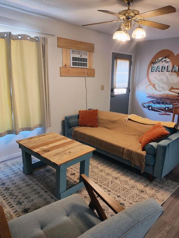 a living room with a couch and a table at Cozy town house in Wall! in Wall