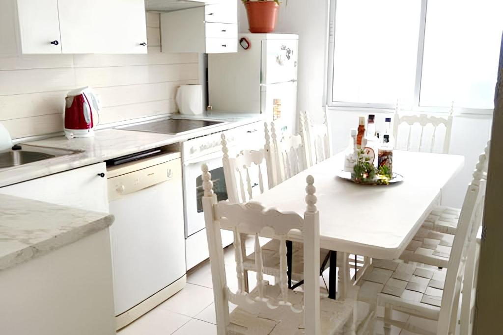 A kitchen or kitchenette at Welcoming House in Burgos with Terrace and City View