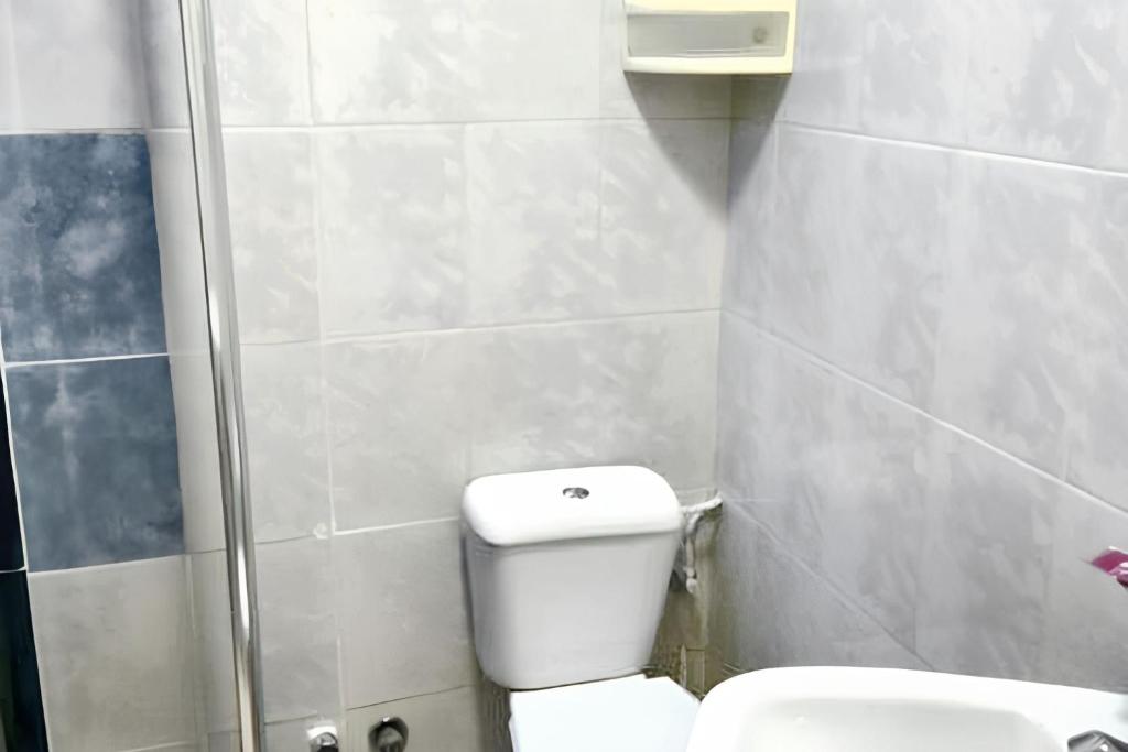 A bathroom at Welcoming House in Burgos with Terrace and City View