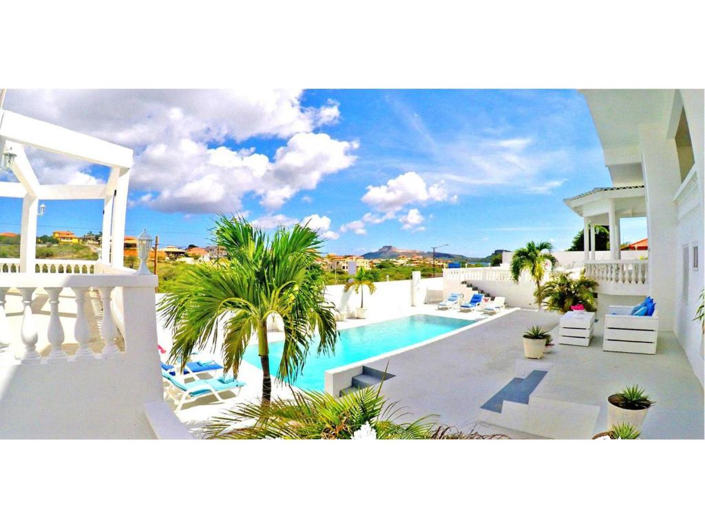 A piscina localizada em Champartments Resort - Villa & Appartementen Cristal ou nos arredores