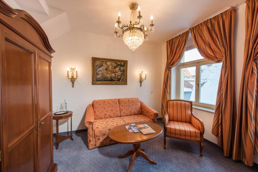 Posezení v ubytování Hotel Goldener Löwe