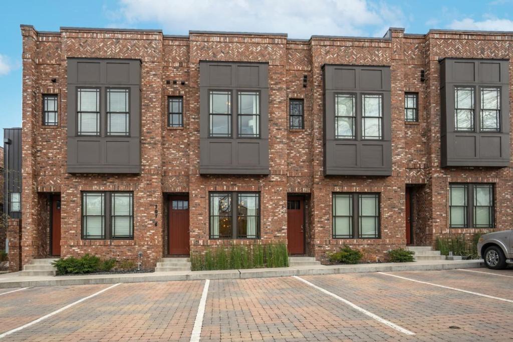 Tòa nhà nơi nhà nghỉ dưỡng tọa lạc