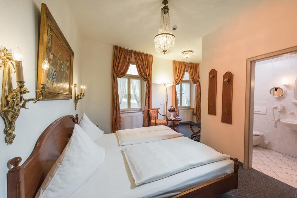 Postel nebo postele na pokoji v ubytování Hotel Goldener Löwe
