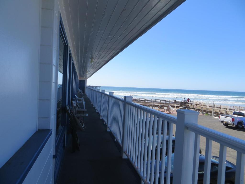 Dolphin Cove Motel photo