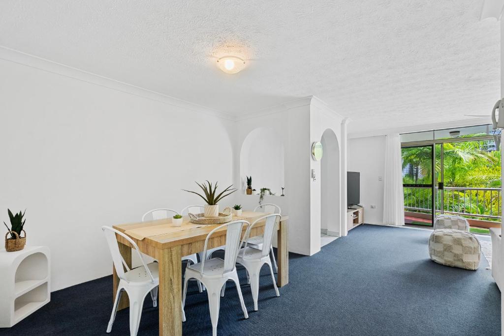 Surfers Paradise Mediterranean Beachside Apartment Pet Friendly photo