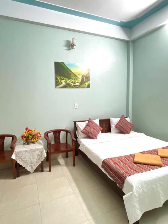 Postel nebo postele na pokoji v ubytování Local Ha Giang Tours & Hotel