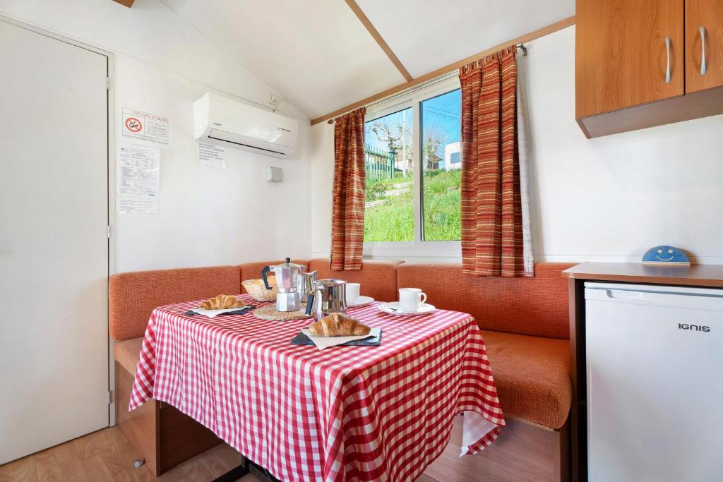 Kuchyň nebo kuchyňský kout v ubytování Camping Royal