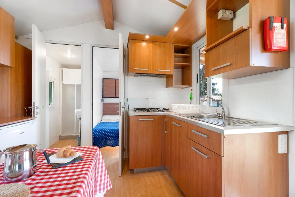 Kuchyň nebo kuchyňský kout v ubytování Camping Royal