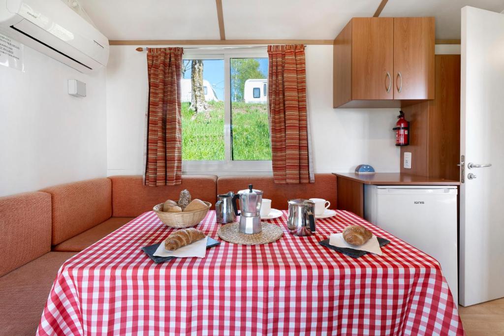 Kuchyň nebo kuchyňský kout v ubytování Camping Royal