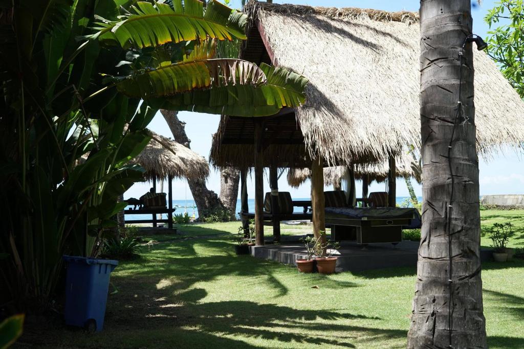 Zahrada ubytování Sunsethouse Lombok