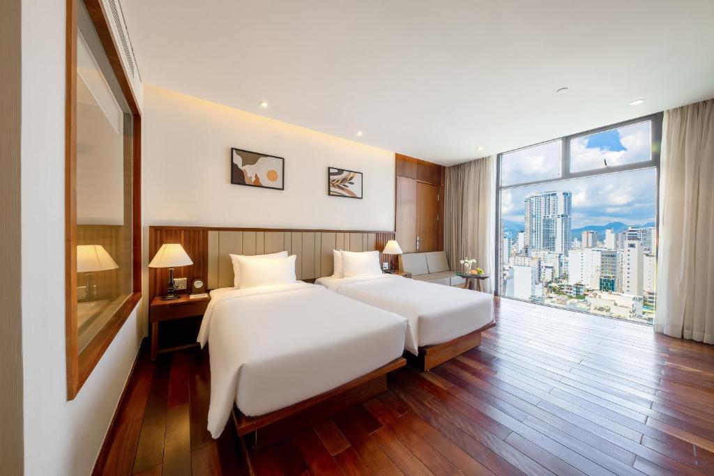 Grand Premier Twin with City View