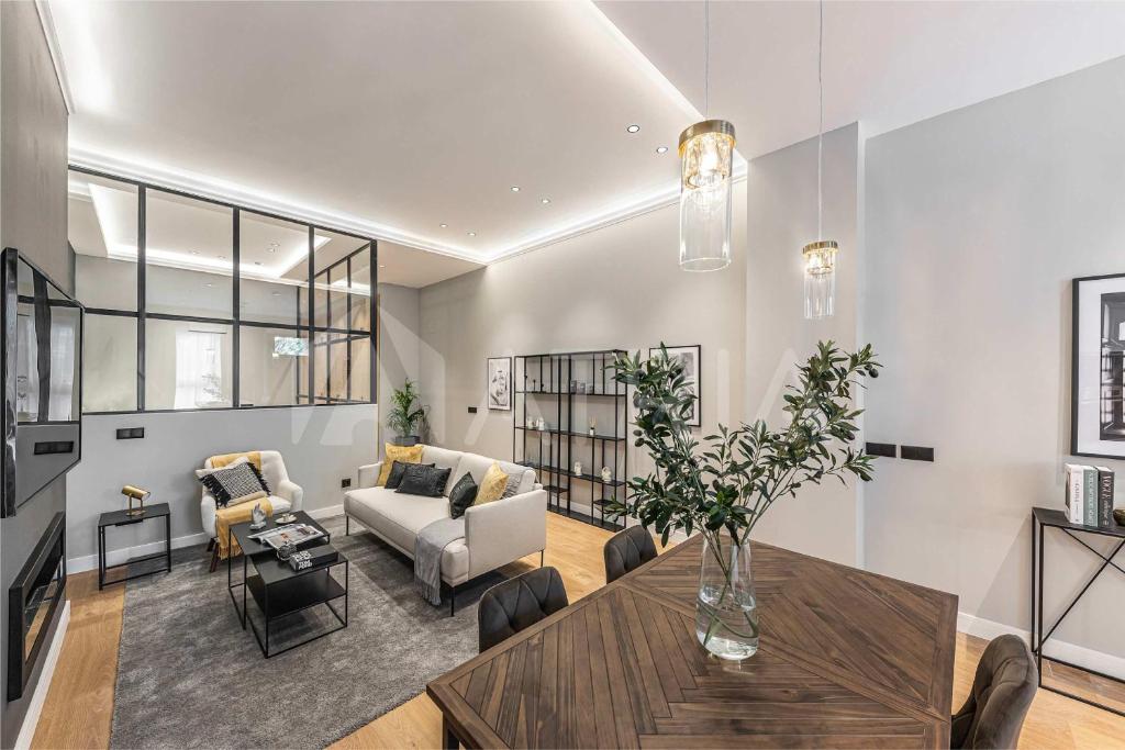 Khu vực ghế ngồi tại Designer Apartment 3