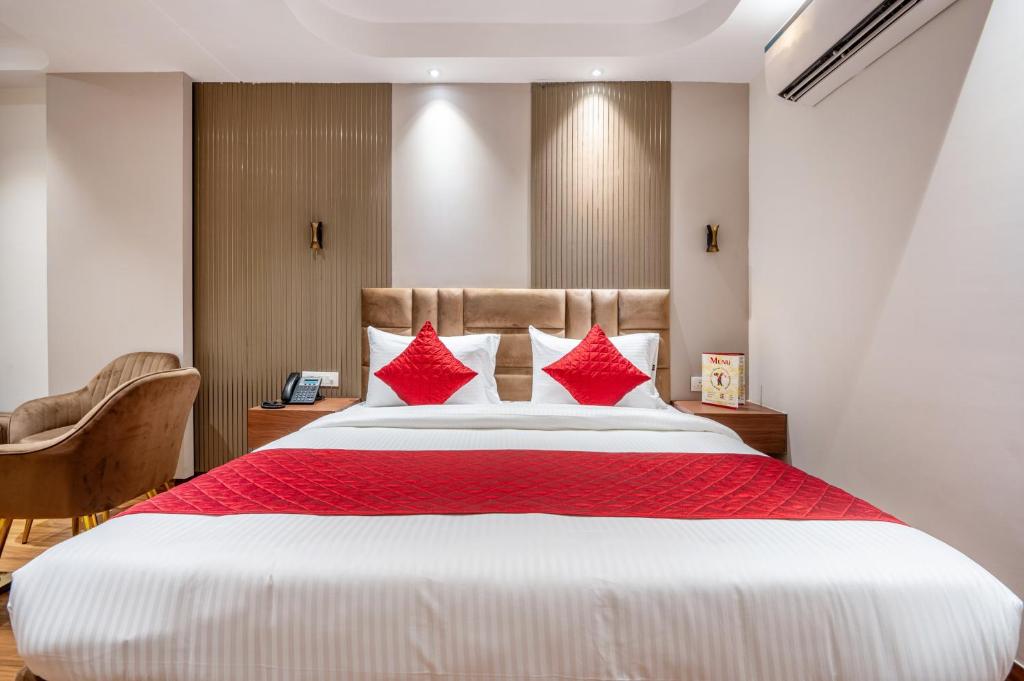 Postel nebo postele na pokoji v ubytování Hotel AVAAS - Faiz Road Karol Bagh