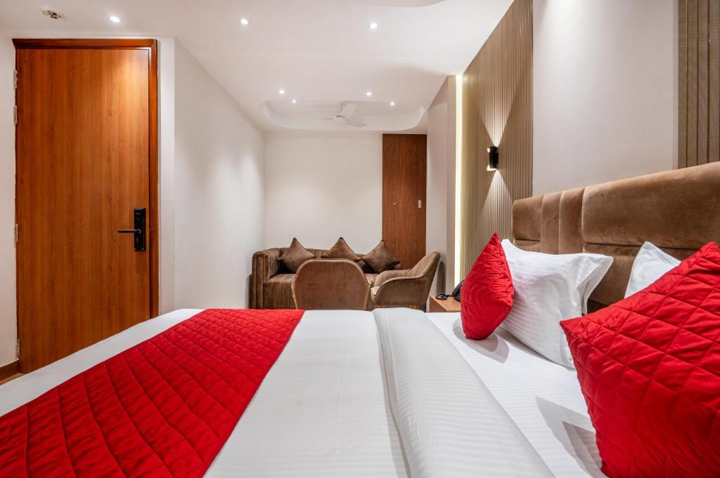 Postel nebo postele na pokoji v ubytování Hotel AVAAS - Faiz Road Karol Bagh