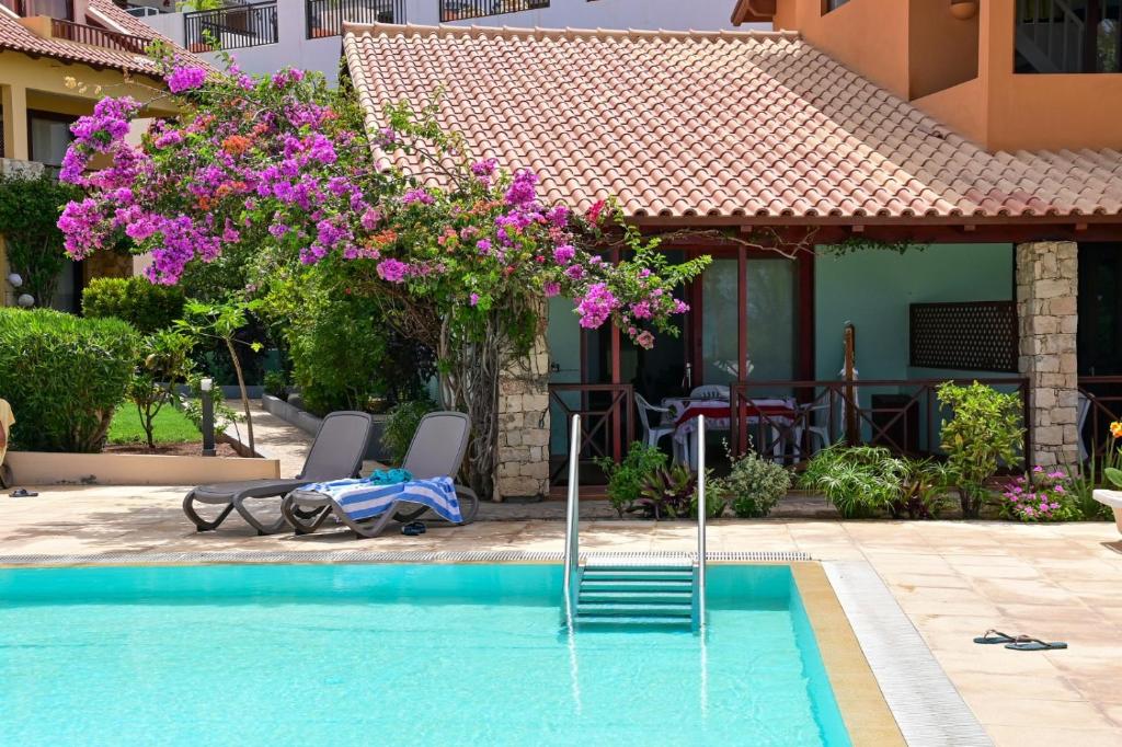 Bazén v ubytování Porto Antigo II Poolside Appartment nebo v jeho okolí
