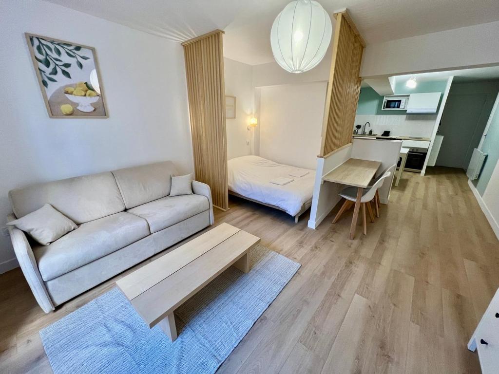 Large bright studio