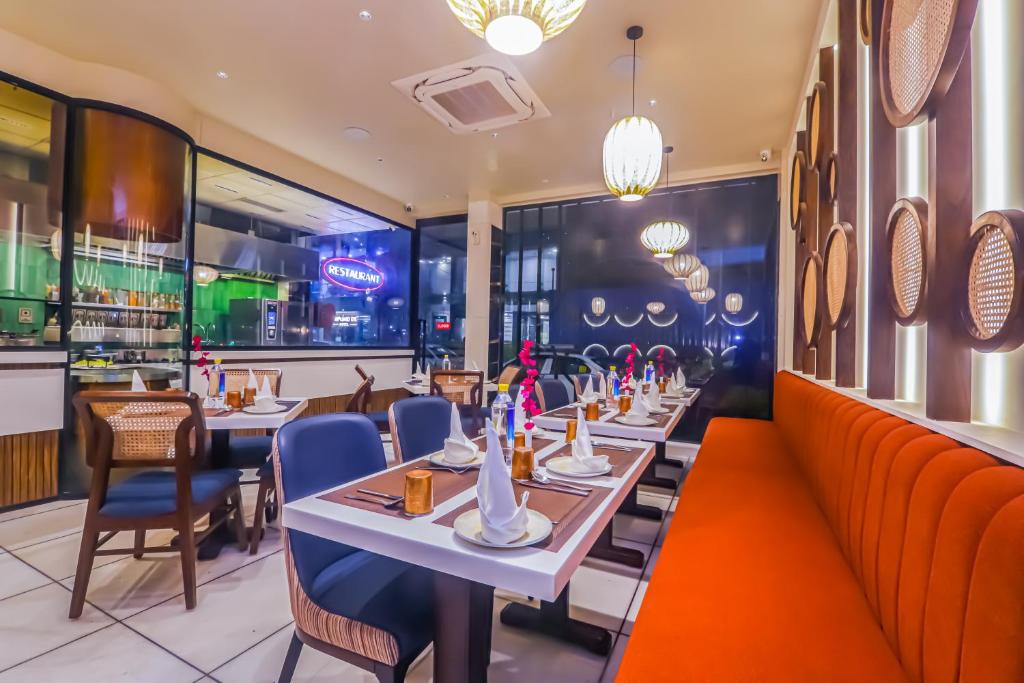 Posezení v ubytování Hotel Godwin Deluxe Near New Delhi Railway Stn Offers Free Airport Pick-up