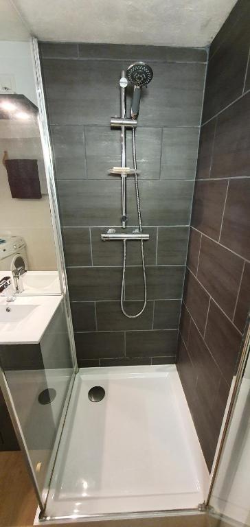 Kúpeľňa v ubytovaní Superbe T2 avec jardin, piscine-enfant et parking