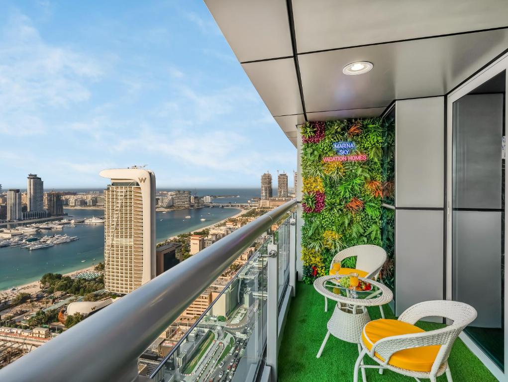 Balkón nebo terasa v ubytování SKY HIGH 2 BHK- Ain Dubai & Sea View- Marina with Pool