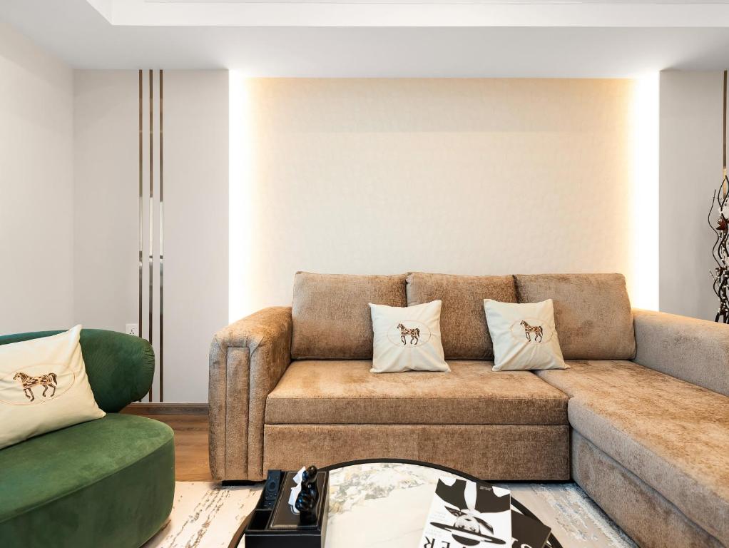 Posezení v ubytování SKY HIGH 2 BHK- Ain Dubai & Sea View- Marina with Pool