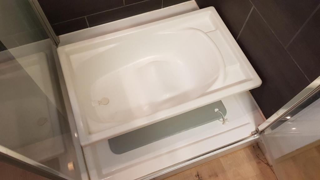 Kúpeľňa v ubytovaní Superbe T2 avec jardin, piscine-enfant et parking