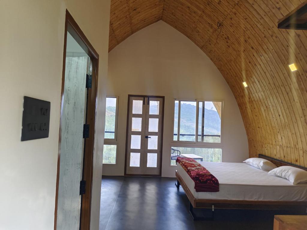 Voodi või voodid majutusasutuse Gambhiraa Resorts toas