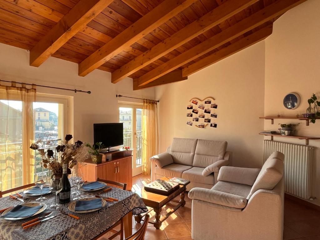 TV a/nebo společenská místnost v ubytování Dream Balcony on Lake Como
