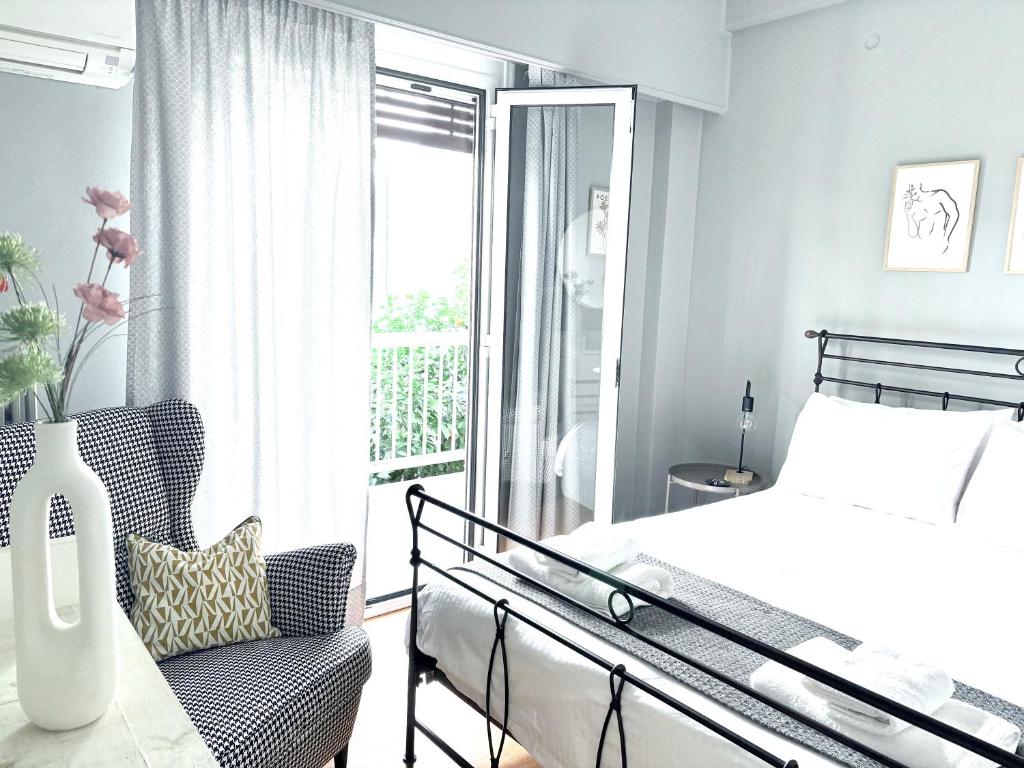 Acropolis, 2BD Erechthiou 21 23