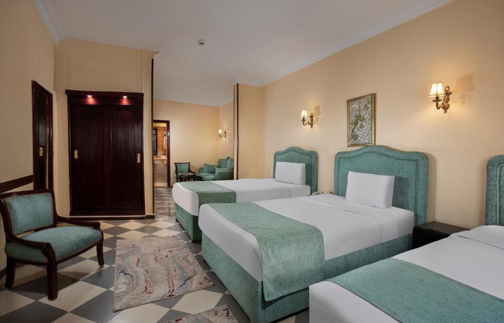 Postel nebo postele na pokoji v ubytování Holidays Express Hotel