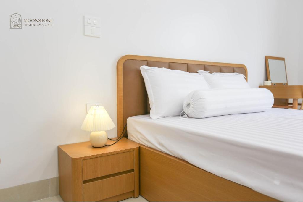 Moonstone Homestay & Cafe - Vinhomes Ocean Park 2 - Deluxe Kamer Met Queensize Bed