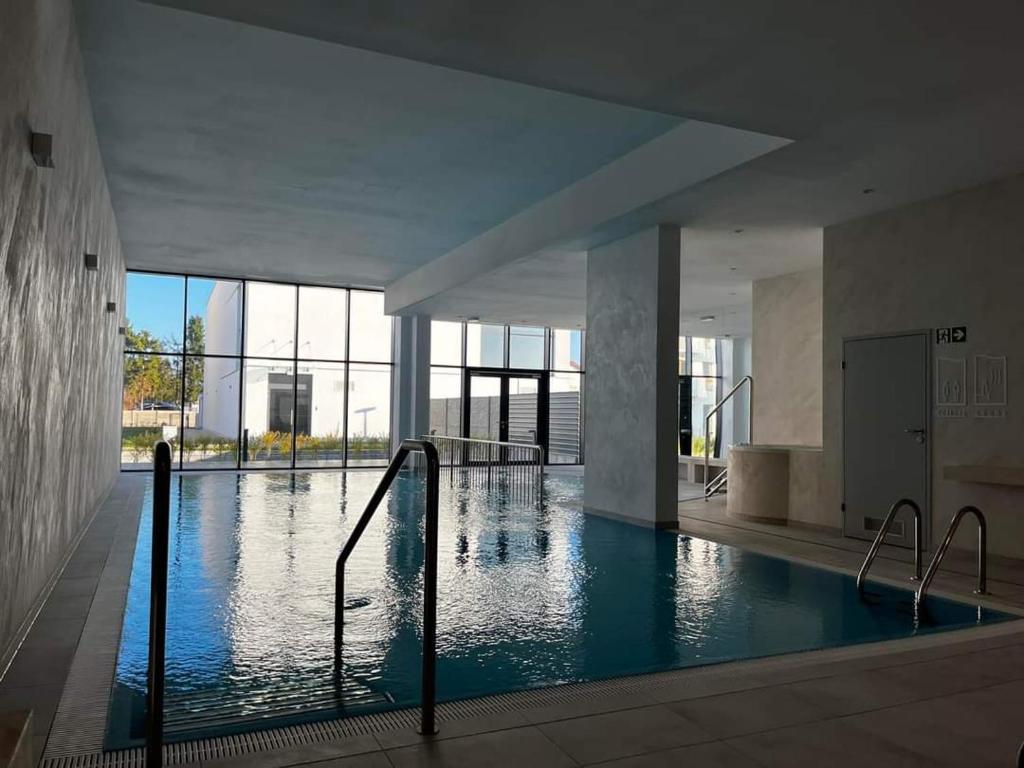 Bazén v ubytovaní APARTAMENT BALTICHOFF PREMIUM with Sea View, Basen, Spa, Gym, Sauna, hala sportowa z kortem tenisowym alebo v jeho blízkosti