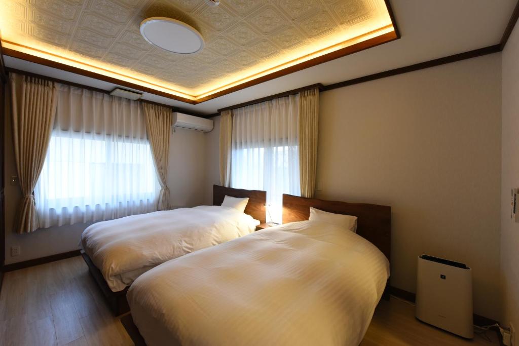 Postel nebo postele na pokoji v ubytování Kazeno Ryoan Fuga-風乃旅庵 楓雅