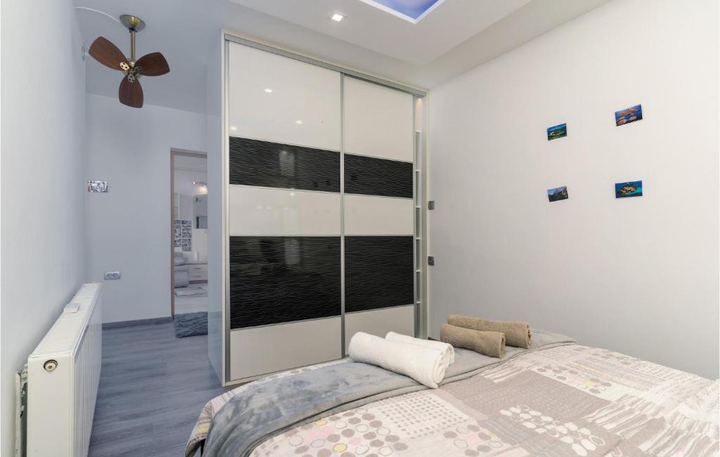 Posteľ alebo postele v izbe v ubytovaní 1 Bedroom Cozy Apartment In Bakar