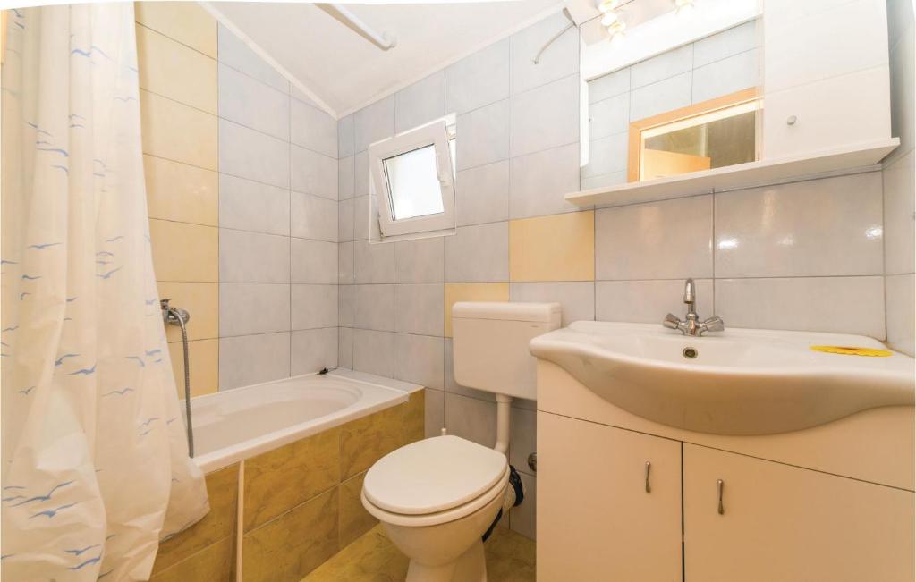 Koupelna v ubytování 2 Bedroom Stunning Home In Povljana