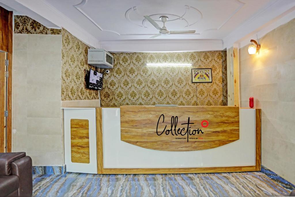 TV a/nebo společenská místnost v ubytování Super Umen Hotel Nearest Sector 66 Noida