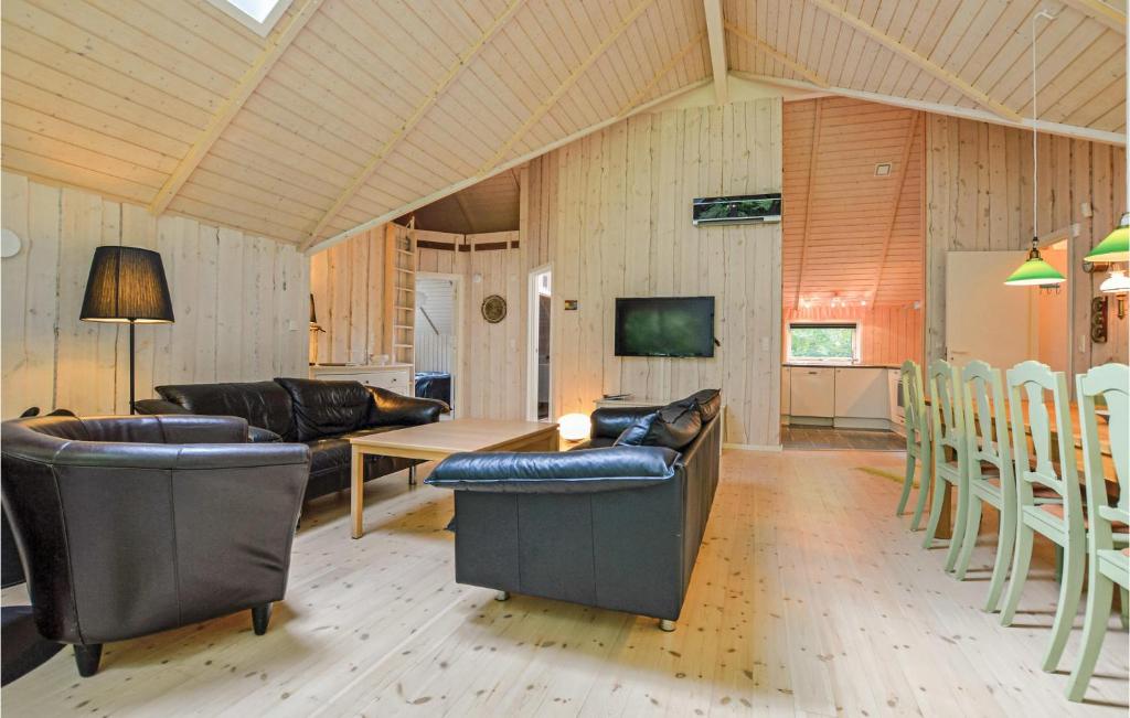 TV a/nebo společenská místnost v ubytování Four-Bedroom Holiday Home In Vig