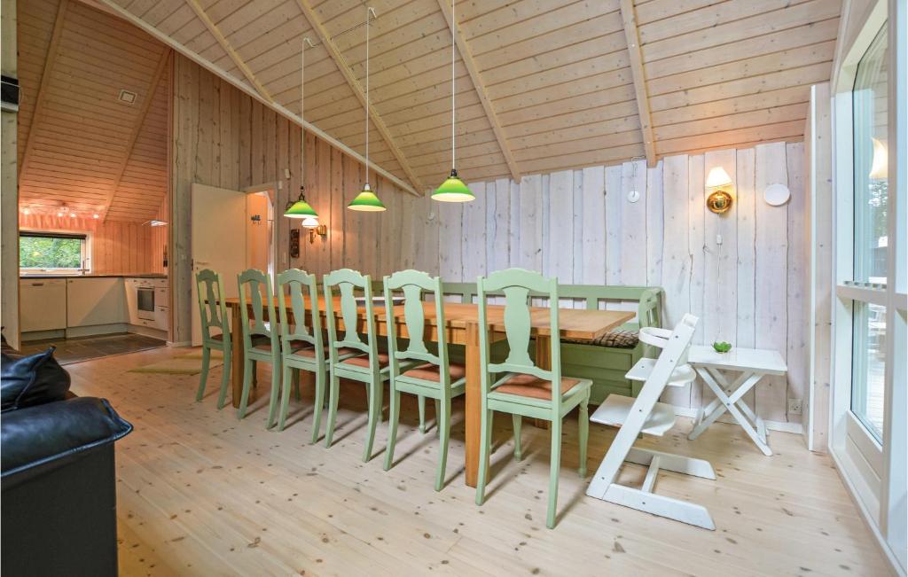 Fotografie z fotogalerie ubytování Four-Bedroom Holiday Home In Vig v destinaci Vig