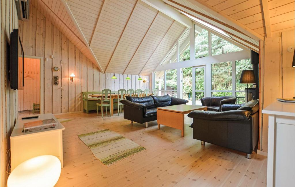 Posezení v ubytování Four-Bedroom Holiday Home In Vig