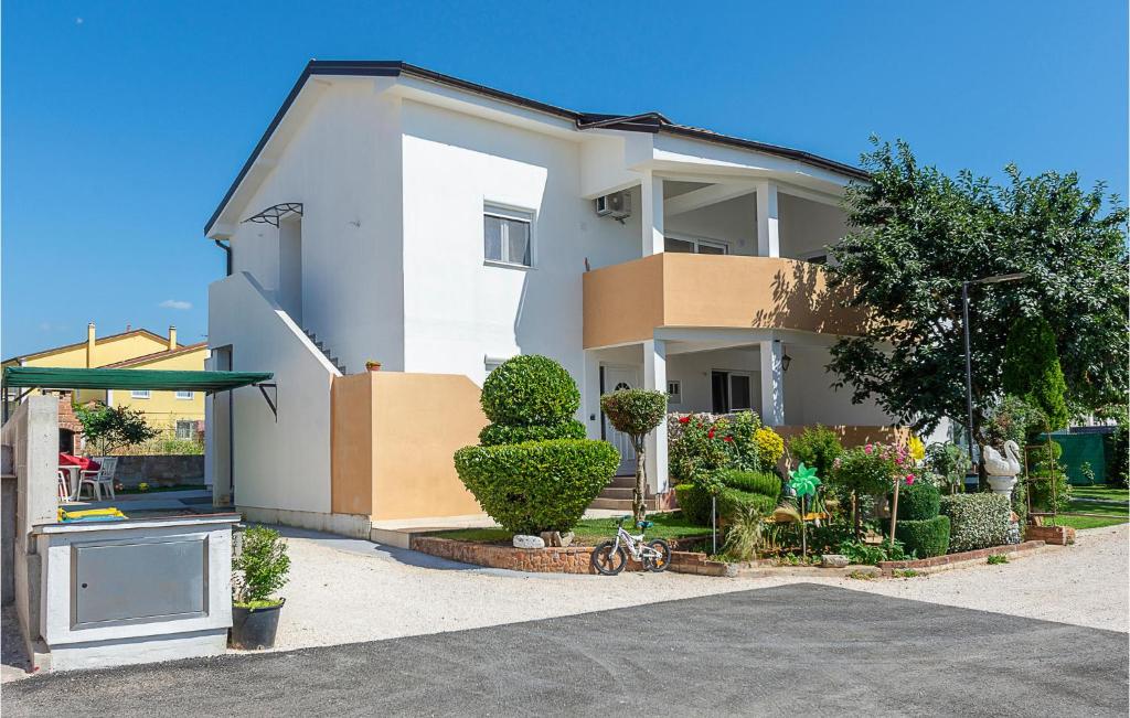 2 Bedroom Amazing Apartment In Porec