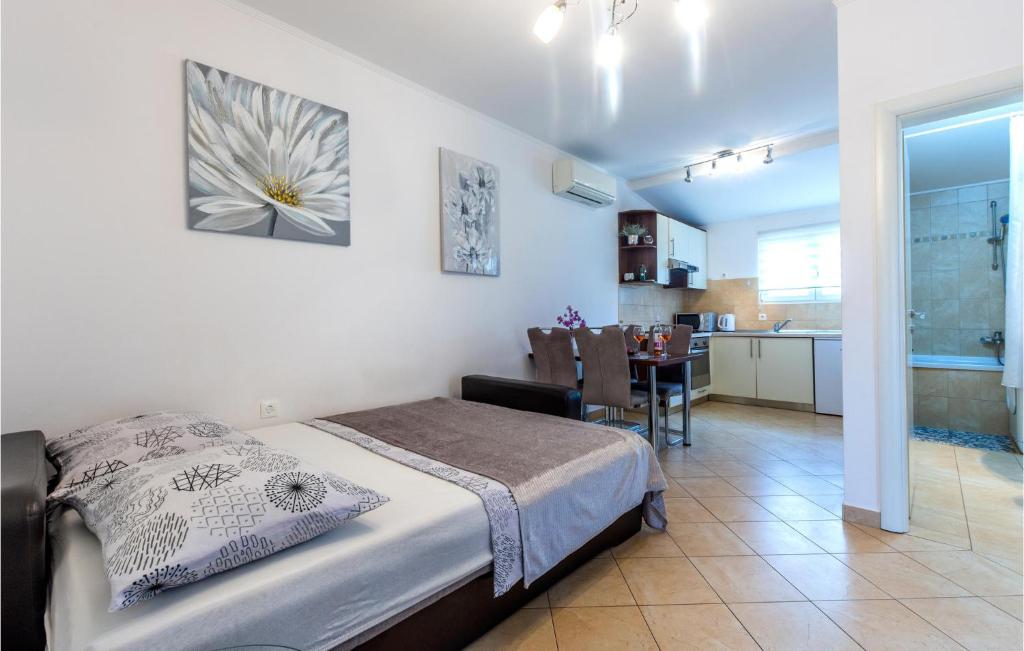 Posteľ alebo postele v izbe v ubytovaní Apartment Raduniceva I