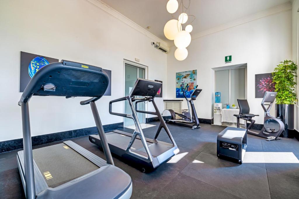 Fitness centrum a/nebo fitness zařízení v ubytování Miramare The Palace Resort