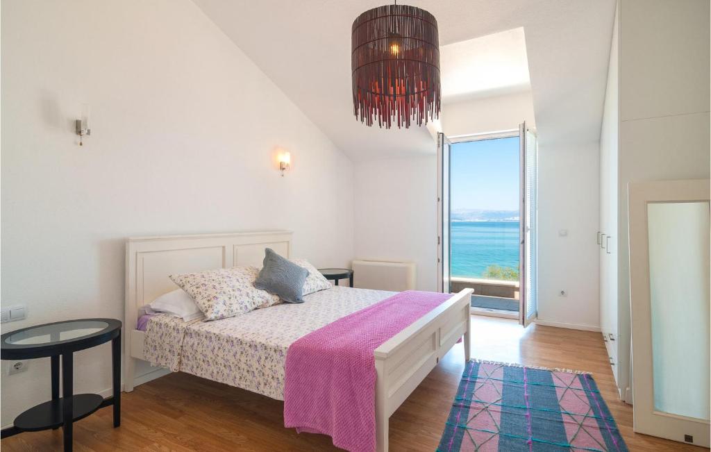 Posteľ alebo postele v izbe v ubytovaní Stunning Apartment In Sutivan With Wifi